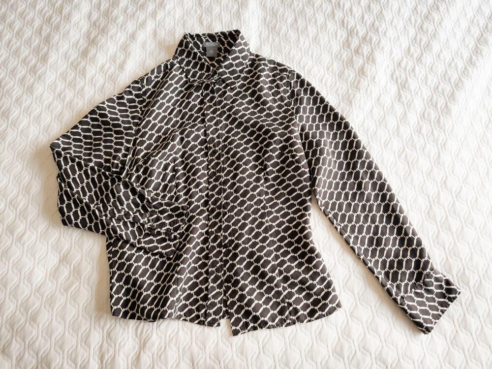 Ann Taylor Petites Button-front blouse, Brown & Cream chain-link print 8P Petite